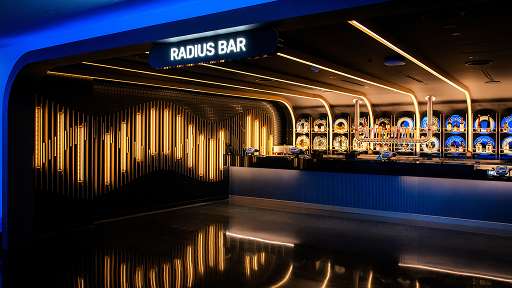 Radius Bar West